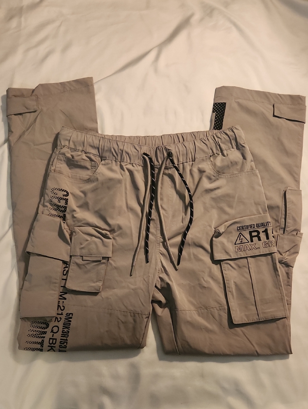 Smoke Rise Men's Cargo Jogger Pants in Light Gray